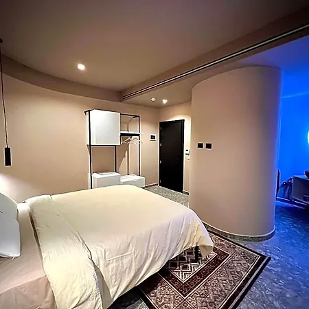 Rex Boutique Отель Тирана